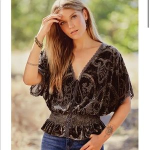 Like new!! Johnny was MISHA SMOCKED TOP medium